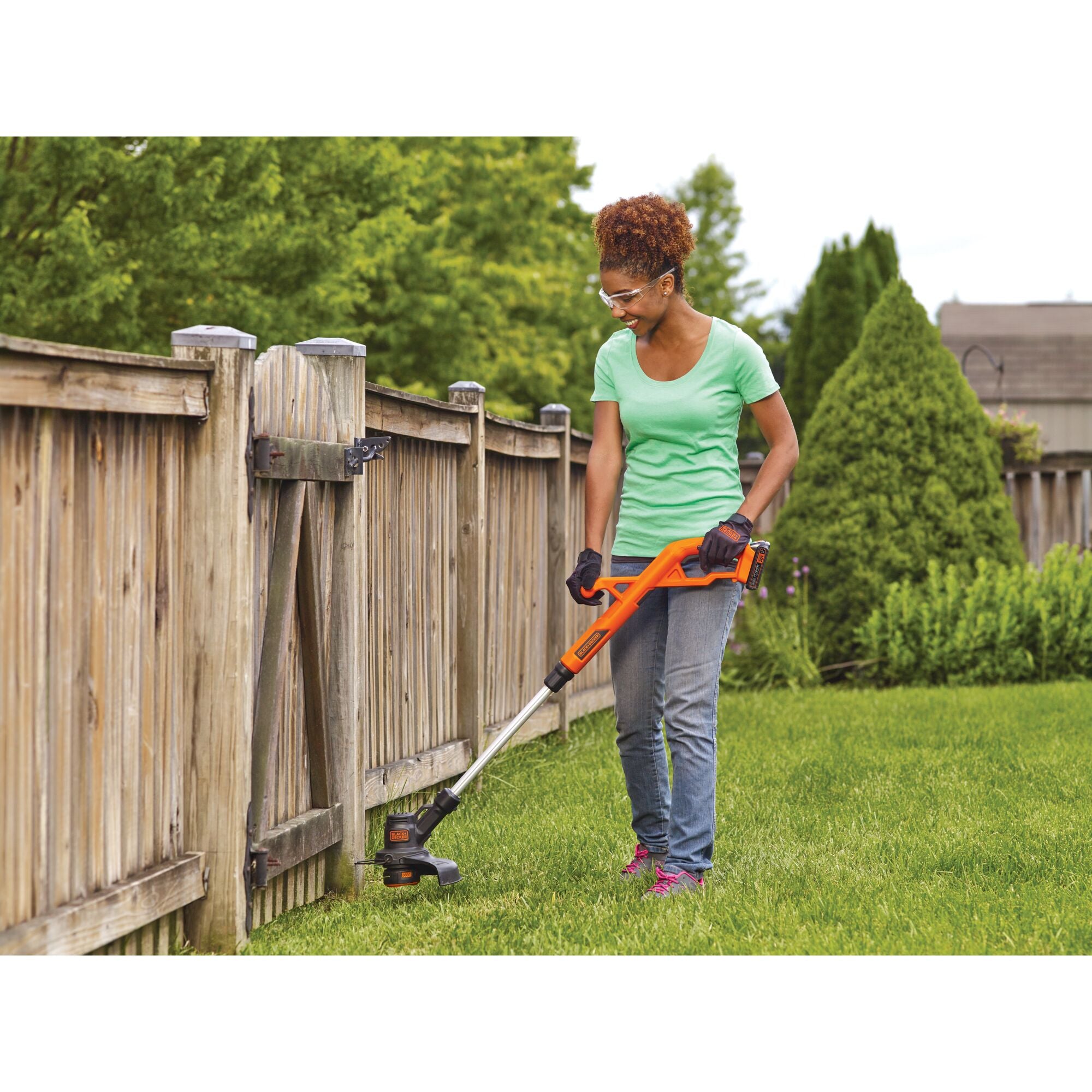 20V MAX* POWERCONNECT™ Cordless 10 Inch String Trimmer and Edger Kit. Battery and Charger Included - Image 2